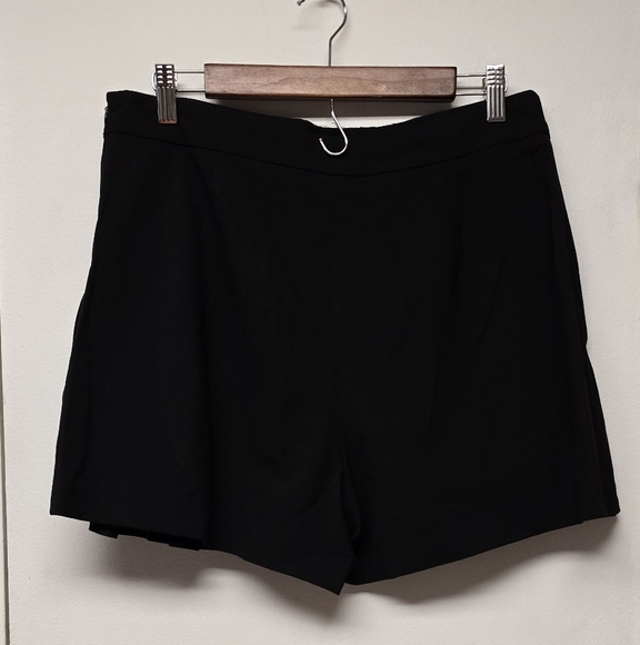 Zara Pleated Black Skort with Button Detail - Picture 5 of 7